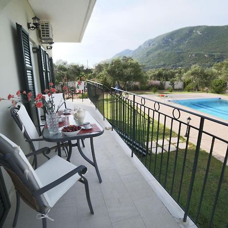 Villa Adonis Halikounas 외부 사진