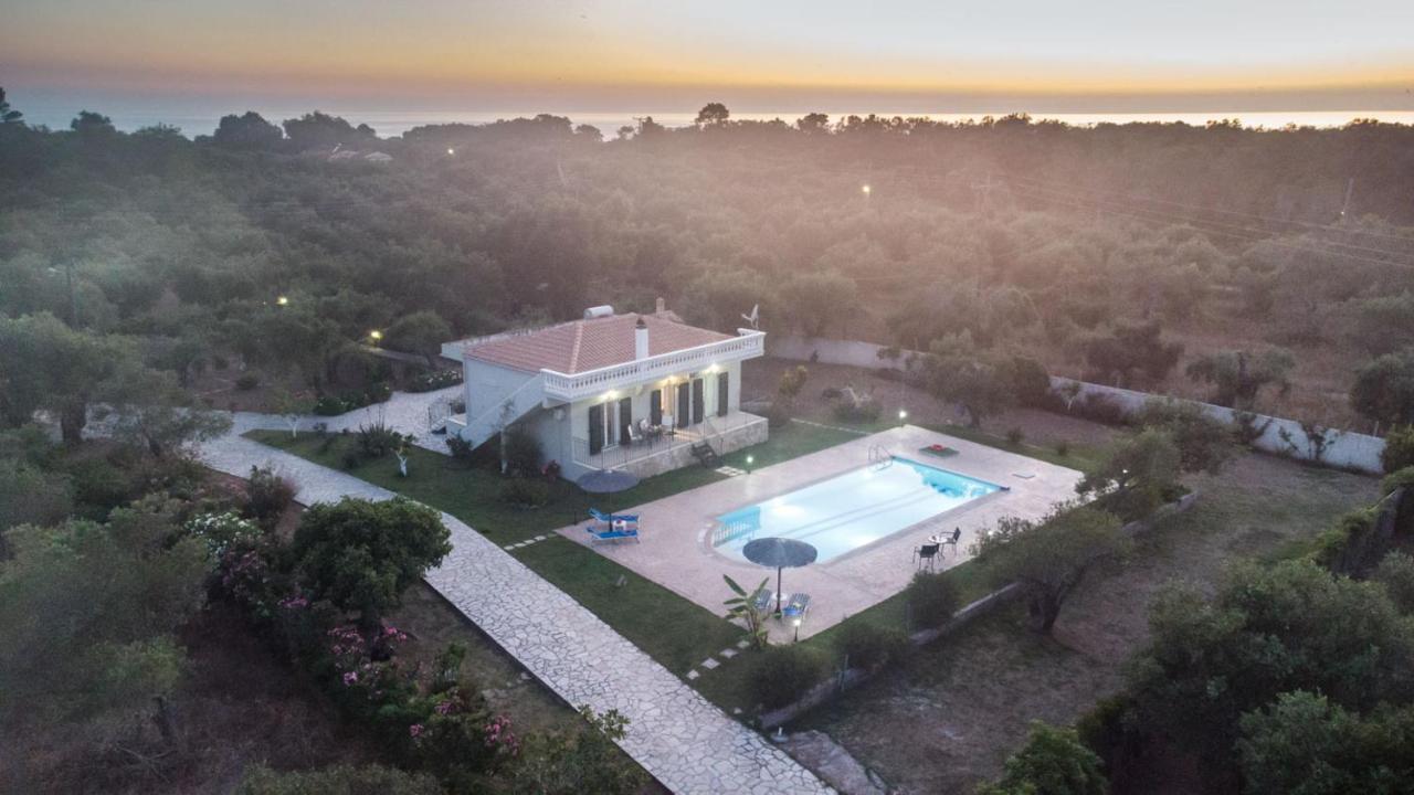 Villa Adonis Halikounas 외부 사진