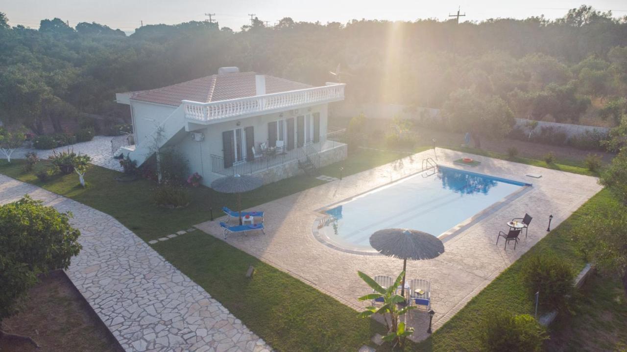 Villa Adonis Halikounas 외부 사진