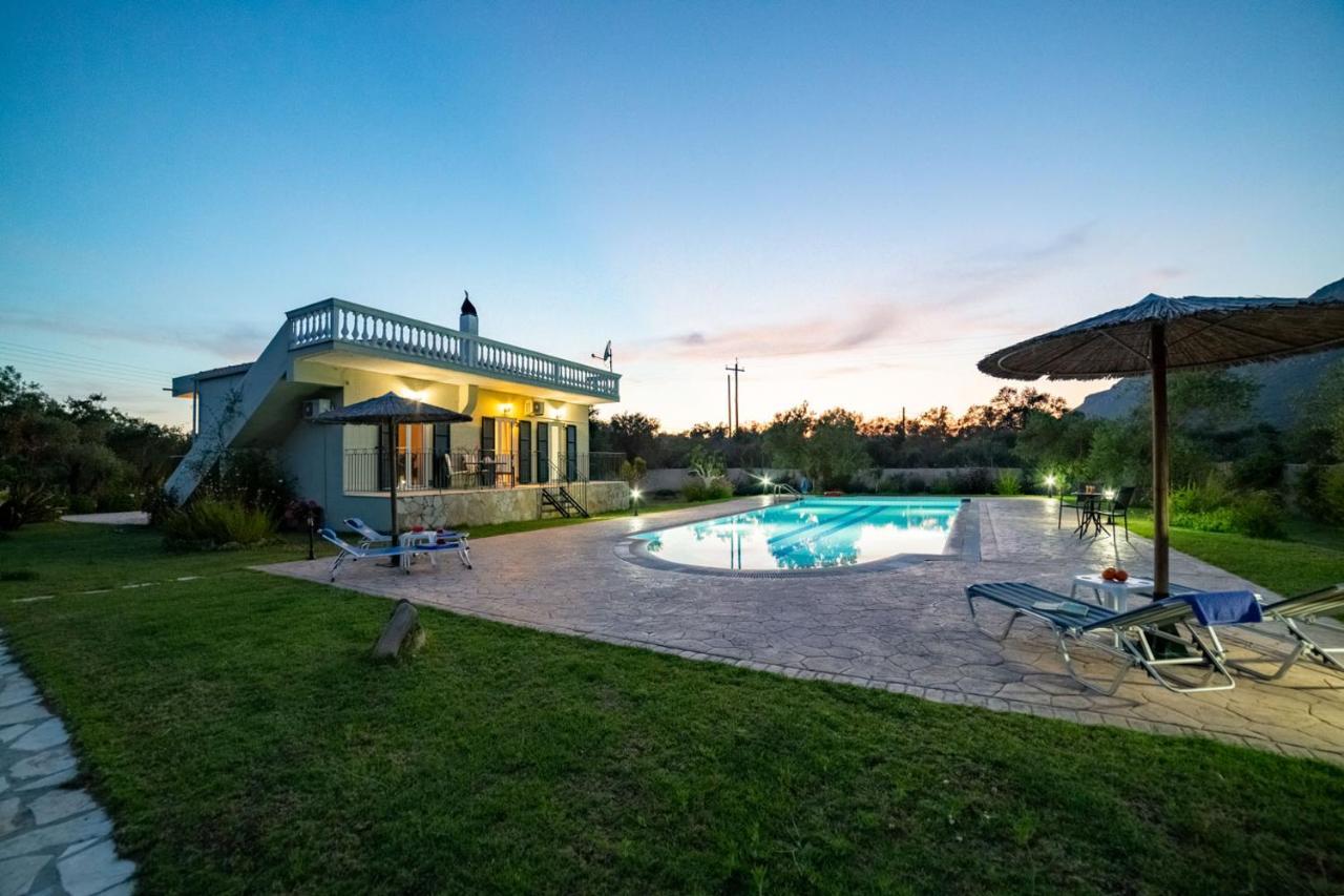Villa Adonis Halikounas 외부 사진