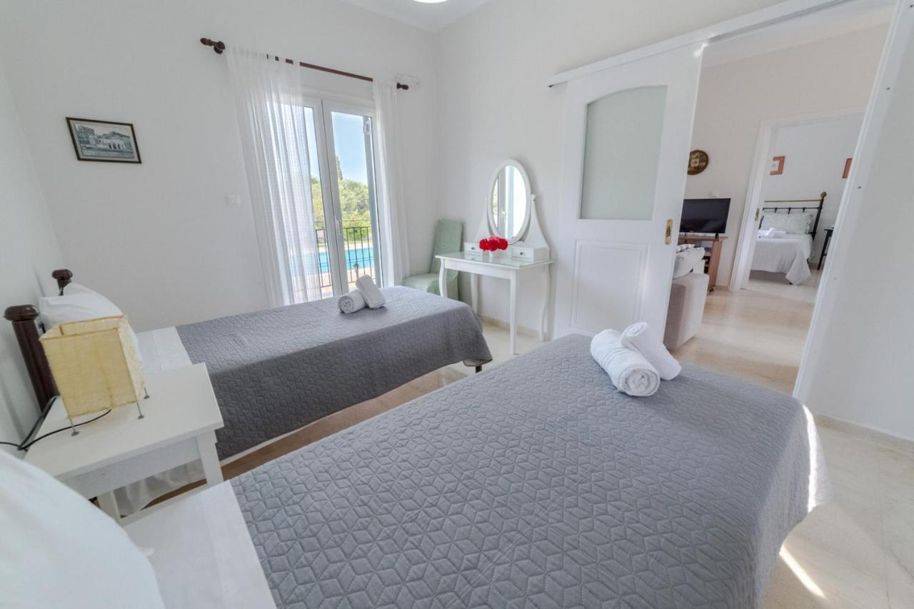Villa Adonis Halikounas 외부 사진