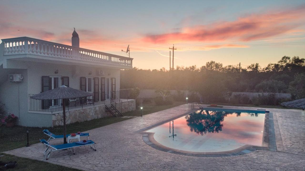 Villa Adonis Halikounas 외부 사진